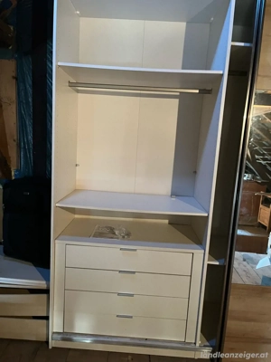 kleiderkasten Bild 3