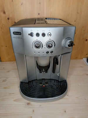 Delonghi Kaffee Vollautomat ESAM 4200S
