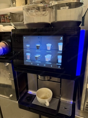 WMF 9000S PLUS , 4 Mühlen , Milchkühler + Becherspender Bild 2