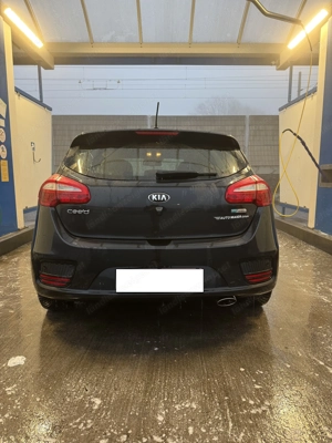 KIA Ceed Österreich Edition (BJ 2017), 1.6 CRDi-Dieselmotor (81 kW   110 PS) 8Fach Bereift, 129000km Bild 2
