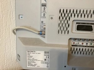 Sony Farbfernseher mit  Fernbedienung Bild 2