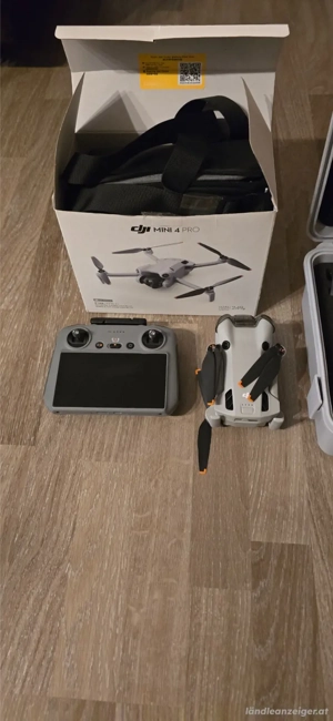 DJI Mini 4 Pro Fly More Combo Drohne (RC2) Smart Controller