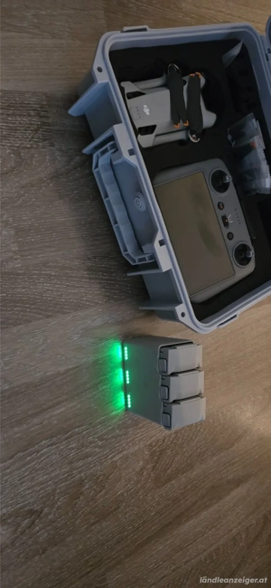 DJI Mini 4 Pro Fly More Combo Drohne (RC2) Smart Controller Bild 3