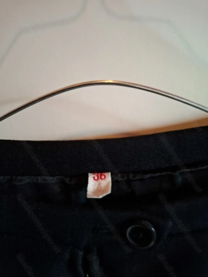 Winterkostüm mit Echtpelzkragen Bild 3