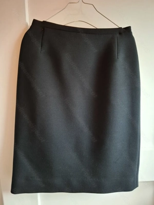 Winterkostüm mit Echtpelzkragen Bild 4