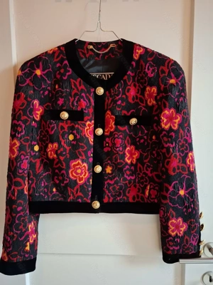 Pfiffige farbenfrohe Damenjacke von Escada