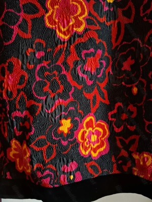 Pfiffige farbenfrohe Damenjacke von Escada Bild 5