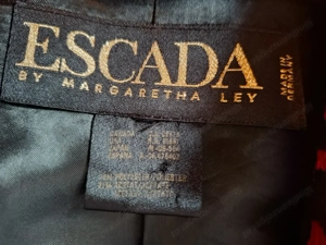 Pfiffige farbenfrohe Damenjacke von Escada Bild 2