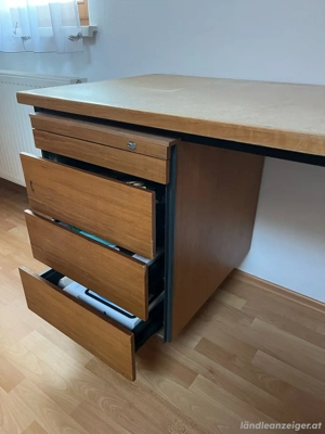 Schreibtisch Bild 5