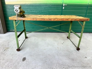 Stabile Werkbank mit massivem Schraubstock   sofort einsatzbereit Bild 4