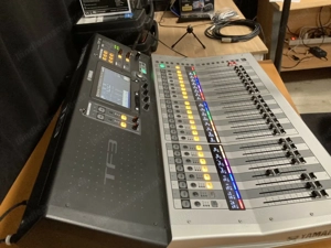 Digitalmixer Yamaha TF-3 mit DANTE Karte Bild 2