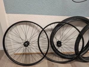 Novatec Laufradsatz 29" mit Kenda Reifen