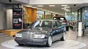 Mercedes-Benz E 300 Bild 2