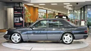 Mercedes-Benz E 300 Bild 4
