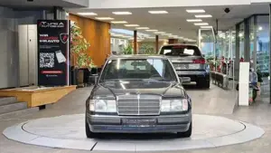 Mercedes-Benz E 300 Bild 3