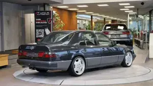 Mercedes-Benz E 300 Bild 9