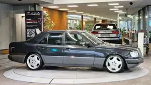 Mercedes-Benz E 300 Bild 13