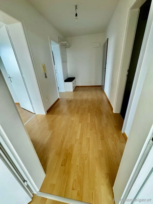 Helle 2-Zimmer Wohnung mit Balkon und Aufzug. Bild 2