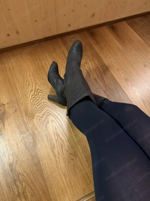 Verkauf von getragenen Schuhen bis hin zu Strumpfhosen Bild 5