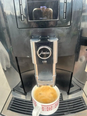 JURA E80 vollautomatisch Kaffeemschine Bild 2