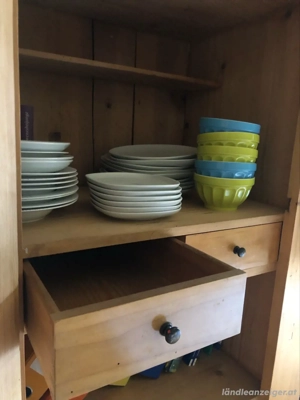 antiker Schrank Bild 2