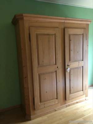 antiker Schrank Bild 4