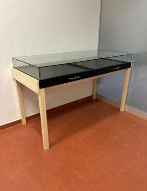 Vitrine   Verkaufsvitrine in schwarz und weiß Bild 2