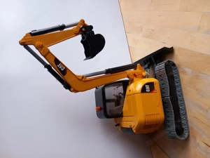 Bruder Bagger CAT Bild 3