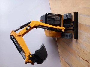 Bruder Bagger CAT Bild 6