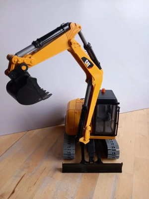 Bruder Bagger CAT Bild 6