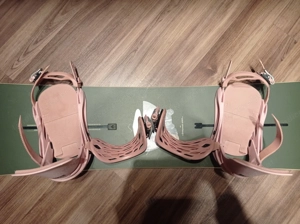 Snowboard und Bindung in sehr gutem Zustand Bild 2