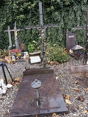 Grabplatte mit Kreuz, Grabstein, Grabkreuz