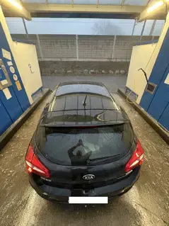 KIA Ceed Österreich Edition (BJ 2017), 1.6 CRDi-Dieselmotor (81 kW   110 PS) 8Fach Bereift, 129000km Bild 5