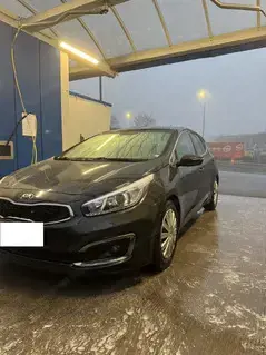 KIA Ceed Österreich Edition (BJ 2017), 1.6 CRDi-Dieselmotor (81 kW   110 PS) 8Fach Bereift, 129000km Bild 4