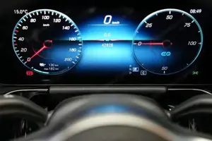 Mercedes-Benz EQA 350 4MATIC Navi Leder ACC PDC SpurH Pano HUD Bild 5