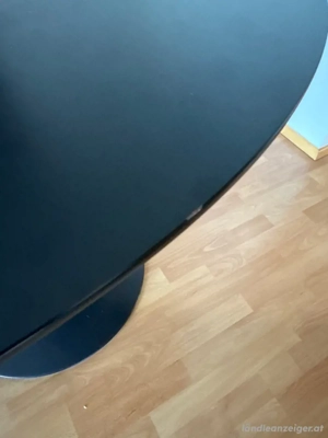 schwarzer, runder Tisch Bild 2