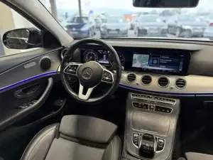 Mercedes-Benz E 300 Bild 11