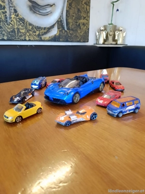 Modellauto mit kleinen Autos  Bild 5