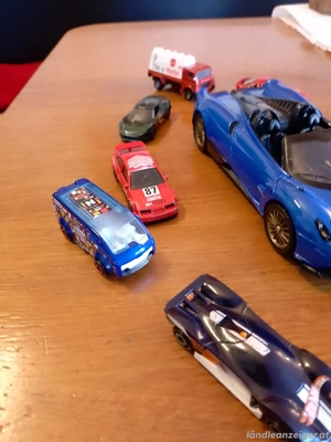 Modellauto mit kleinen Autos  Bild 4