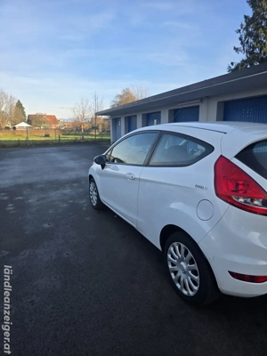 Ford Fiesta mit wenig Laufleistung  Bild 2