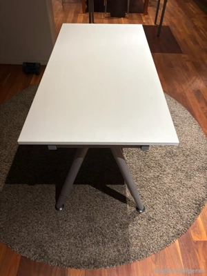 Ikea Kinder-Schreibtisch (Höhenverstellbar)