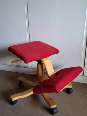 Rückenfreundlicher Kniestuhl  Bild 1