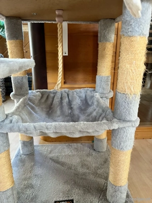 großer Kratzbaum Bild 3