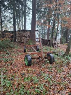 Holzlader mit Hänger