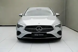 Mercedes-Benz CLA 180 Shooting Brake Bild 3