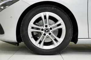 Mercedes-Benz CLA 180 Shooting Brake Bild 4