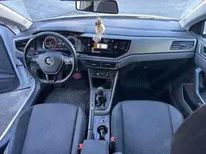 VW Polo 1,0 Comfortline mit R-Line-Paket Limousine Bild 10