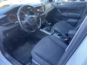 VW Polo 1,0 Comfortline mit R-Line-Paket Limousine Bild 9