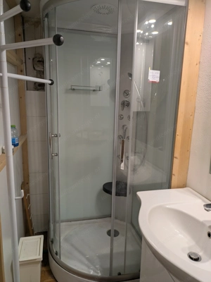 komplette Dusch incl Spiegelschränke etc