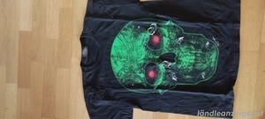 T-Shirt mit grünem Totenkopf 